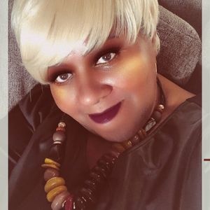 Meet your Posher, Eva